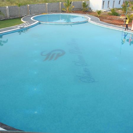 Silver Stone Park Resort, Kovilpatti Bagian luar foto