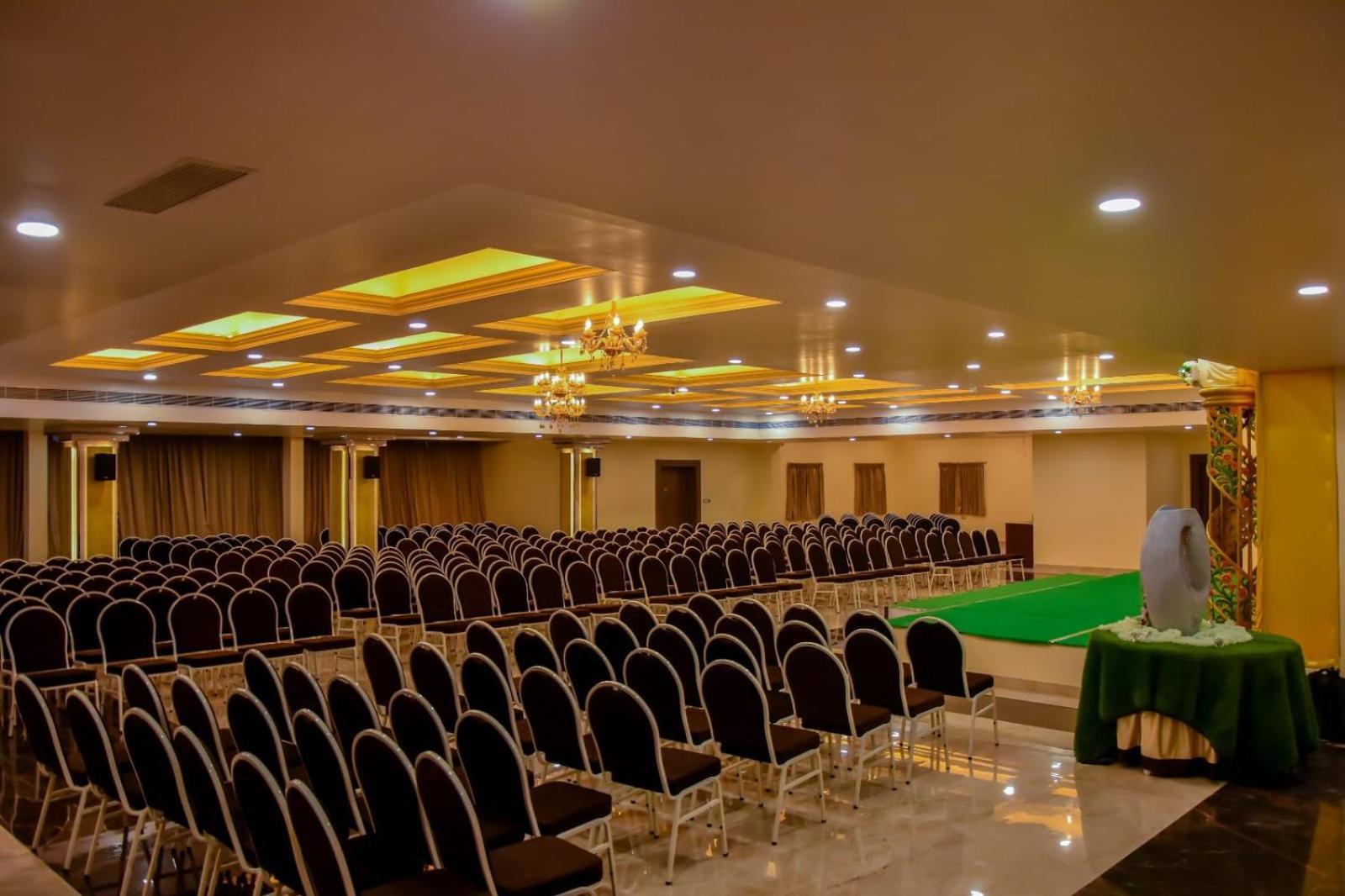Silver Stone Park Resort, Kovilpatti Bagian luar foto