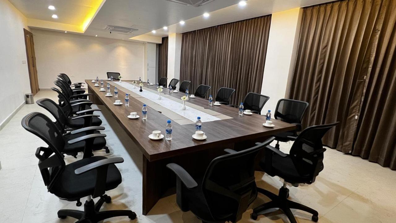 Silver Stone Park Resort, Kovilpatti Bagian luar foto