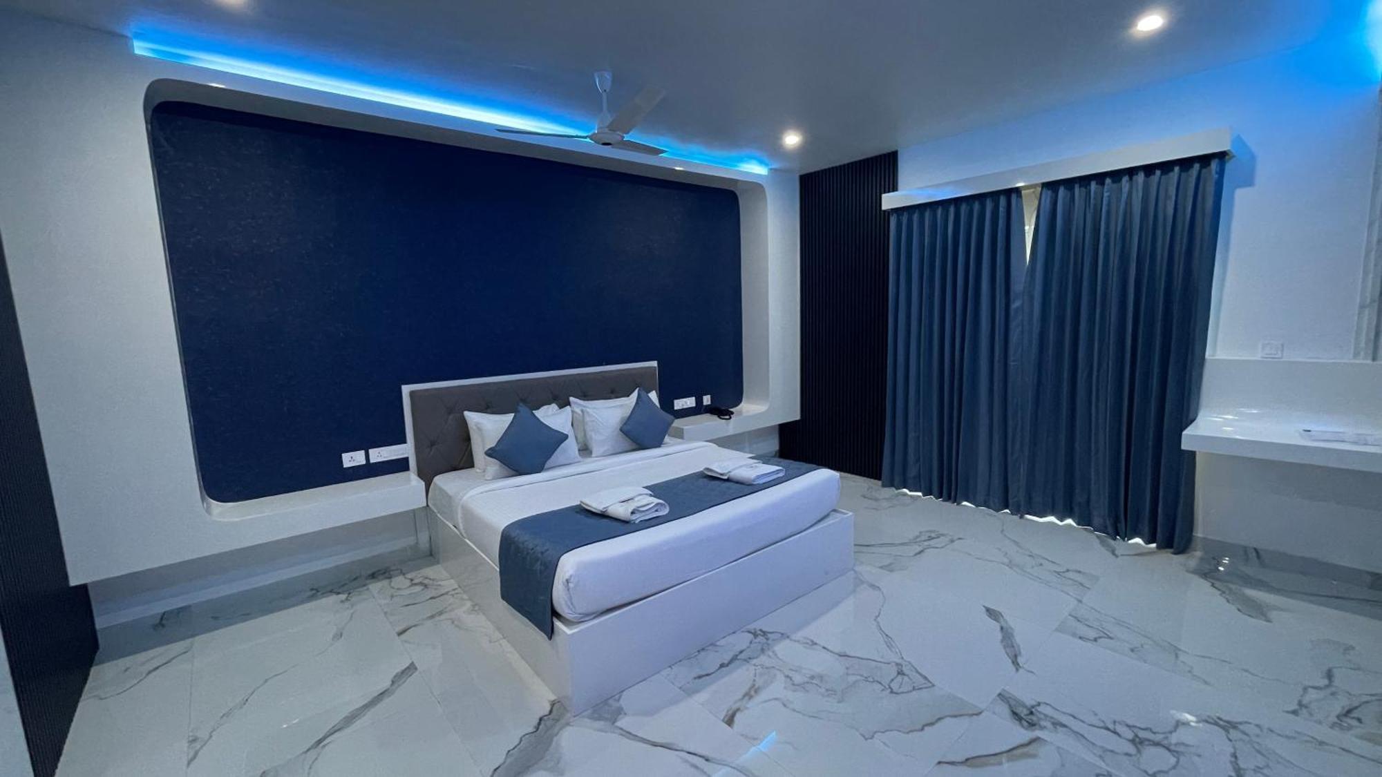 Silver Stone Park Resort, Kovilpatti Bagian luar foto