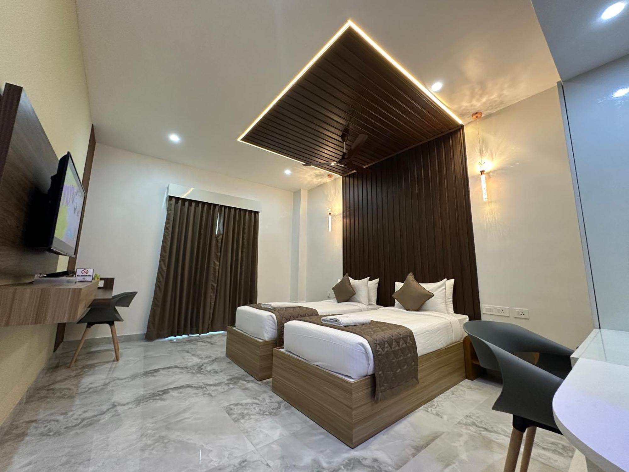 Silver Stone Park Resort, Kovilpatti Bagian luar foto