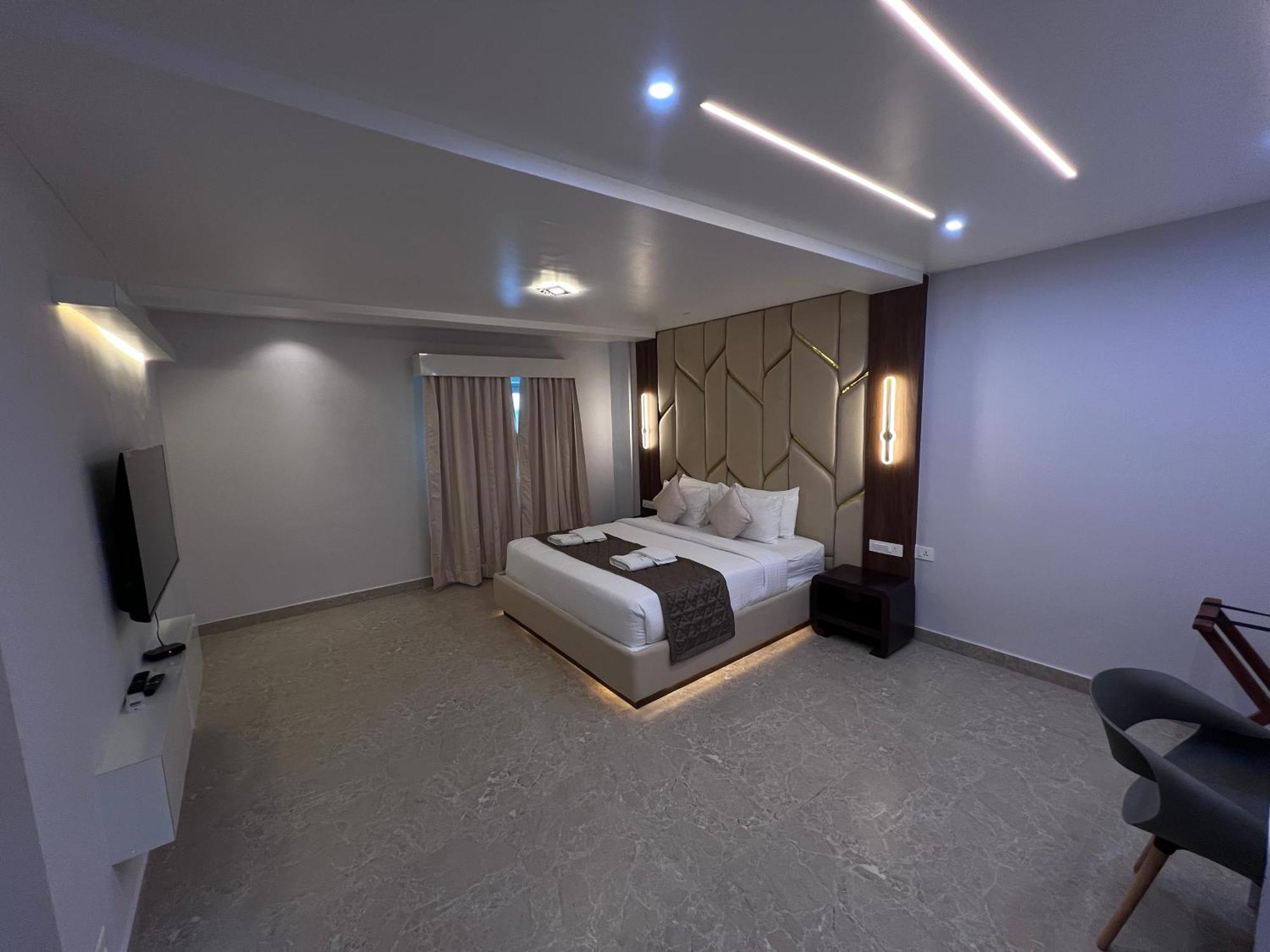 Silver Stone Park Resort, Kovilpatti Bagian luar foto