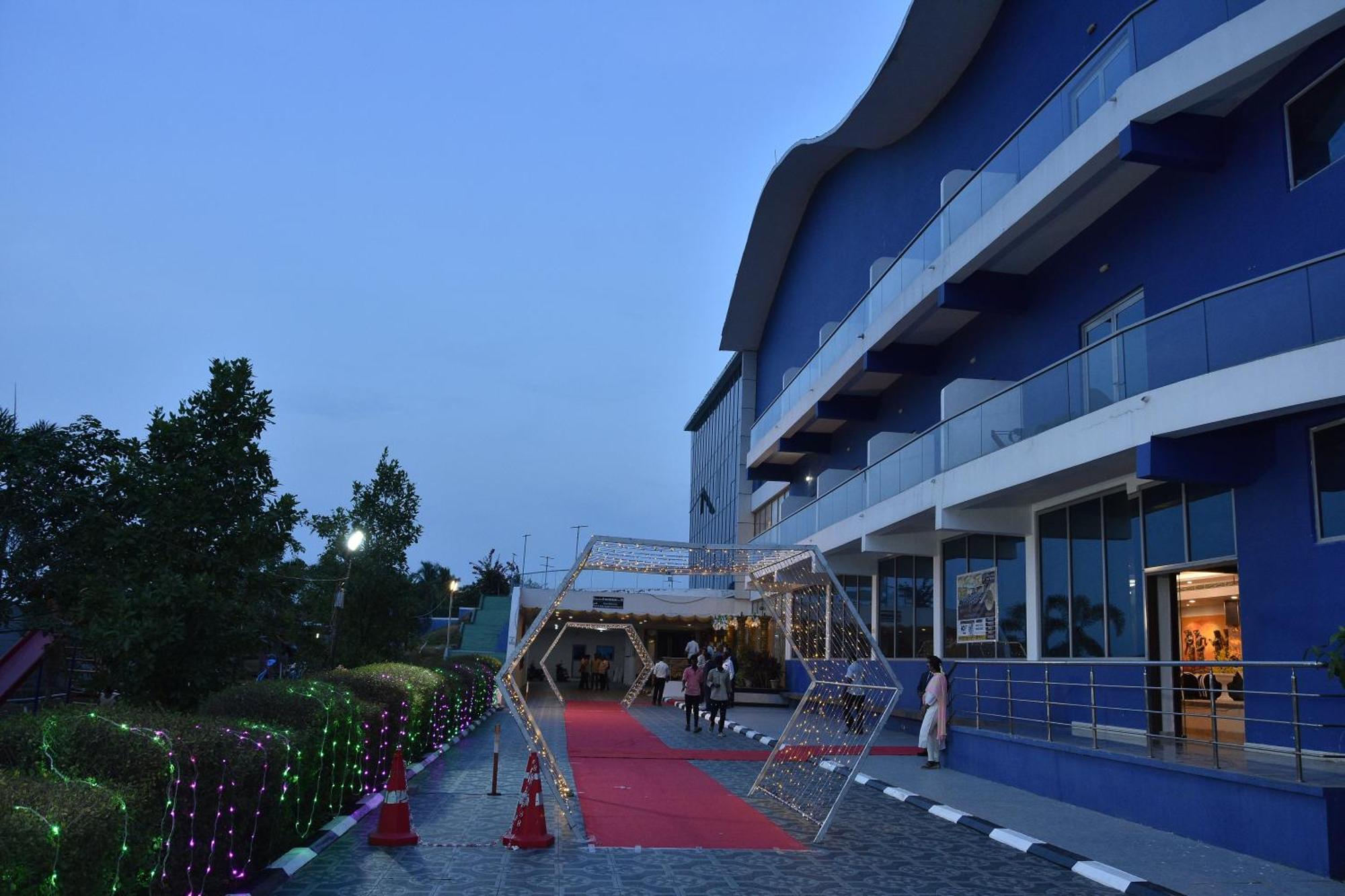 Silver Stone Park Resort, Kovilpatti Bagian luar foto